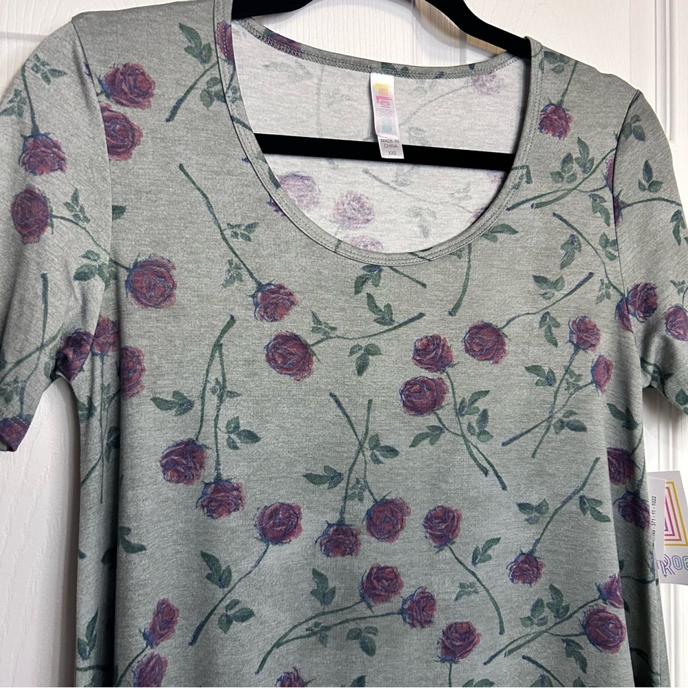 LuLaRoe Perfect T - Picture 2 of 5